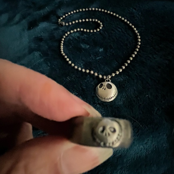 Nightmare Before Christmas necklace and ring set in original coffin box - Picture 3 of 7